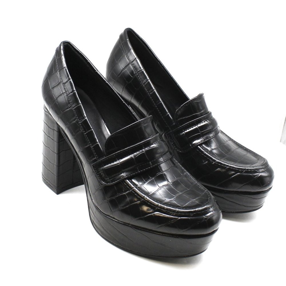 Bar Iii Tia Platform Loafers they fit more like 7 or 7.5